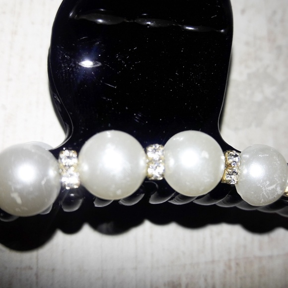 Crystal & Ivory Pearl Black Claw Hair Clip - Picture 6 of 8